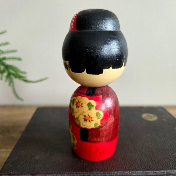 Vintage Japanese Kokeshi Carved Wooden Doll Kimono Floral Design Toy - Picture 3 of 7